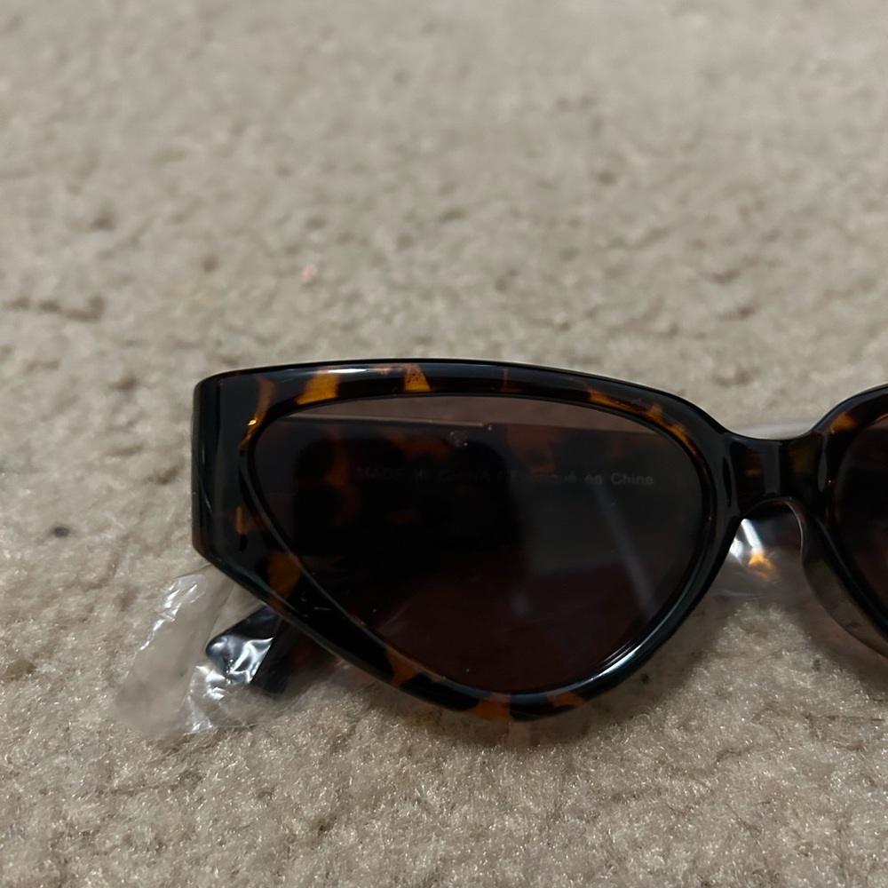 Cute sunglasses - Picture 2 of 5